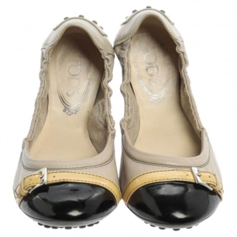 Brown Tod's Leather & Patent Leather Cap Toe Buckle Detail Scrunch Ballet Flats Size38 For Sale