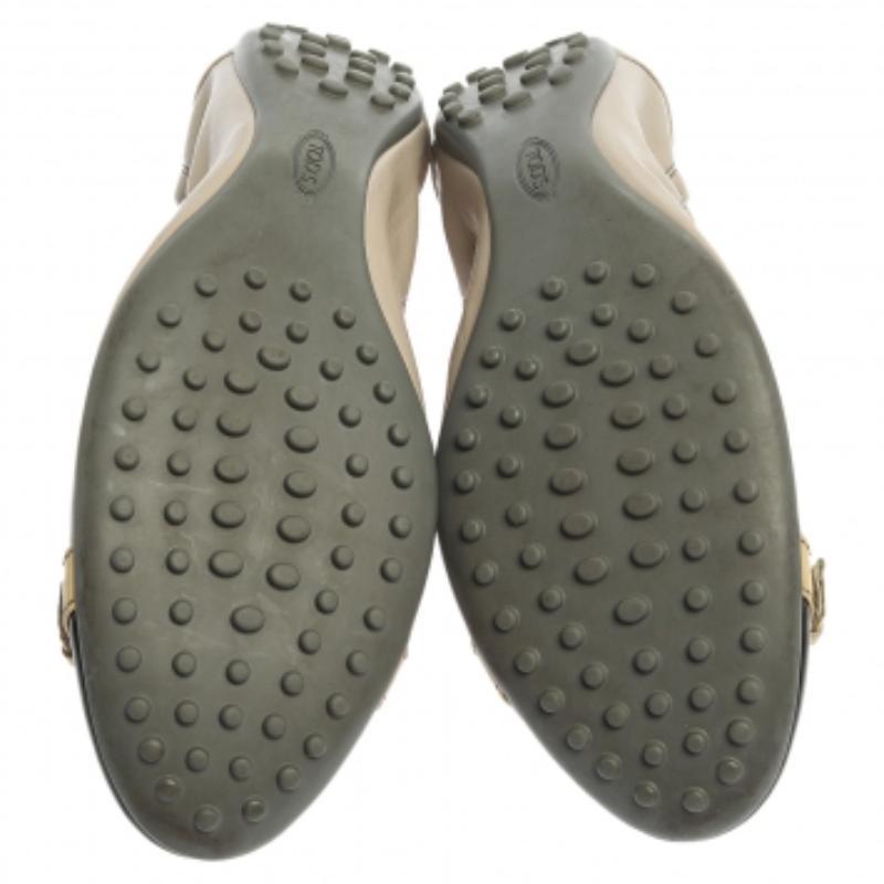 Tod's Leather & Patent Leather Cap Toe Buckle Detail Scrunch Ballet Flats Size38 In Good Condition For Sale In Dubai, Al Qouz 2