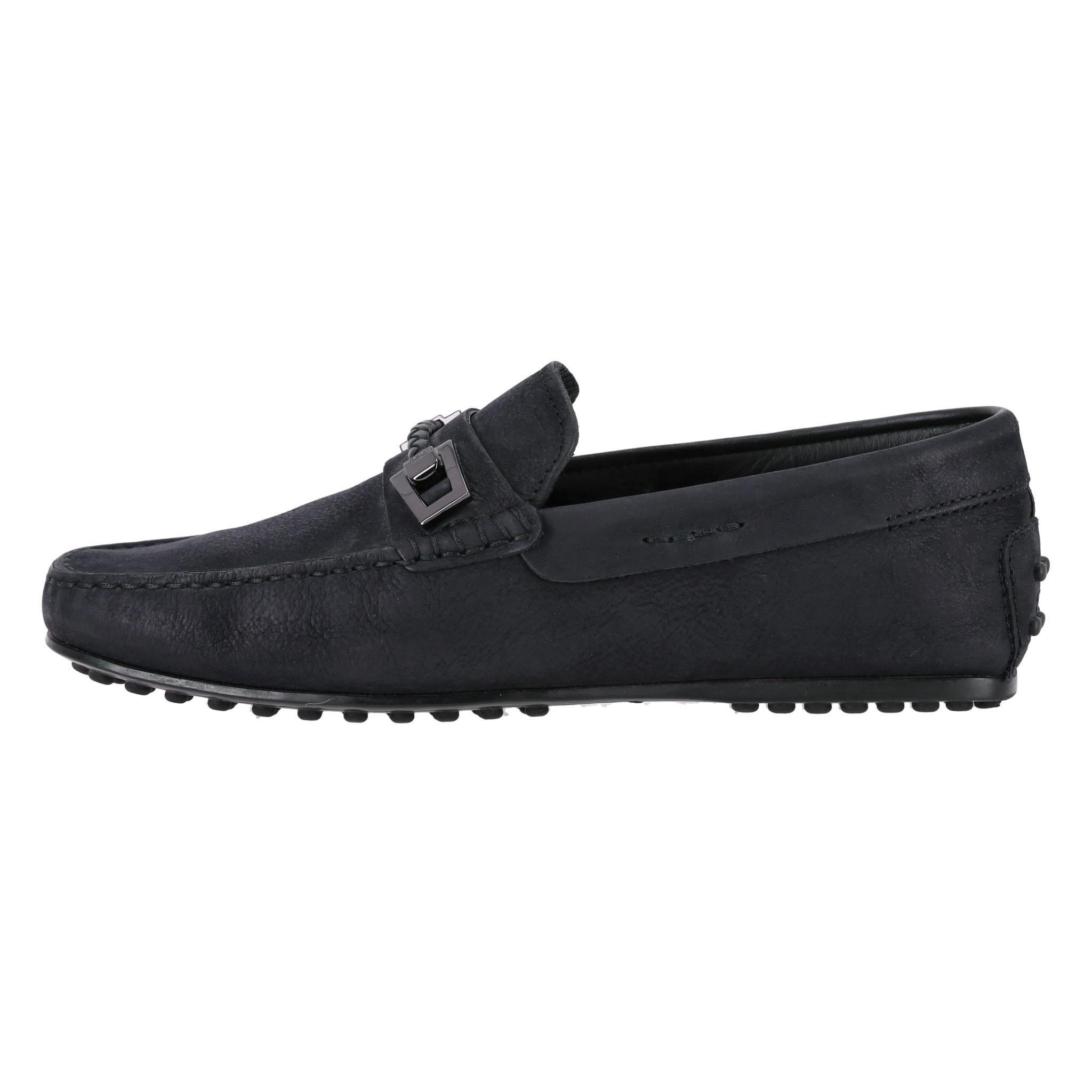 Tod's Leo Clamp City Gommino Mocassins en cuir nubuck

Mocassins noirs en cuir nubuck avec boucle argentée et détails en cuir tressé.

Dotées d'une bride et d'une semelle en caoutchouc avec des galets emblématiques.

Rrp Approx. £640

Taille - 5.5
