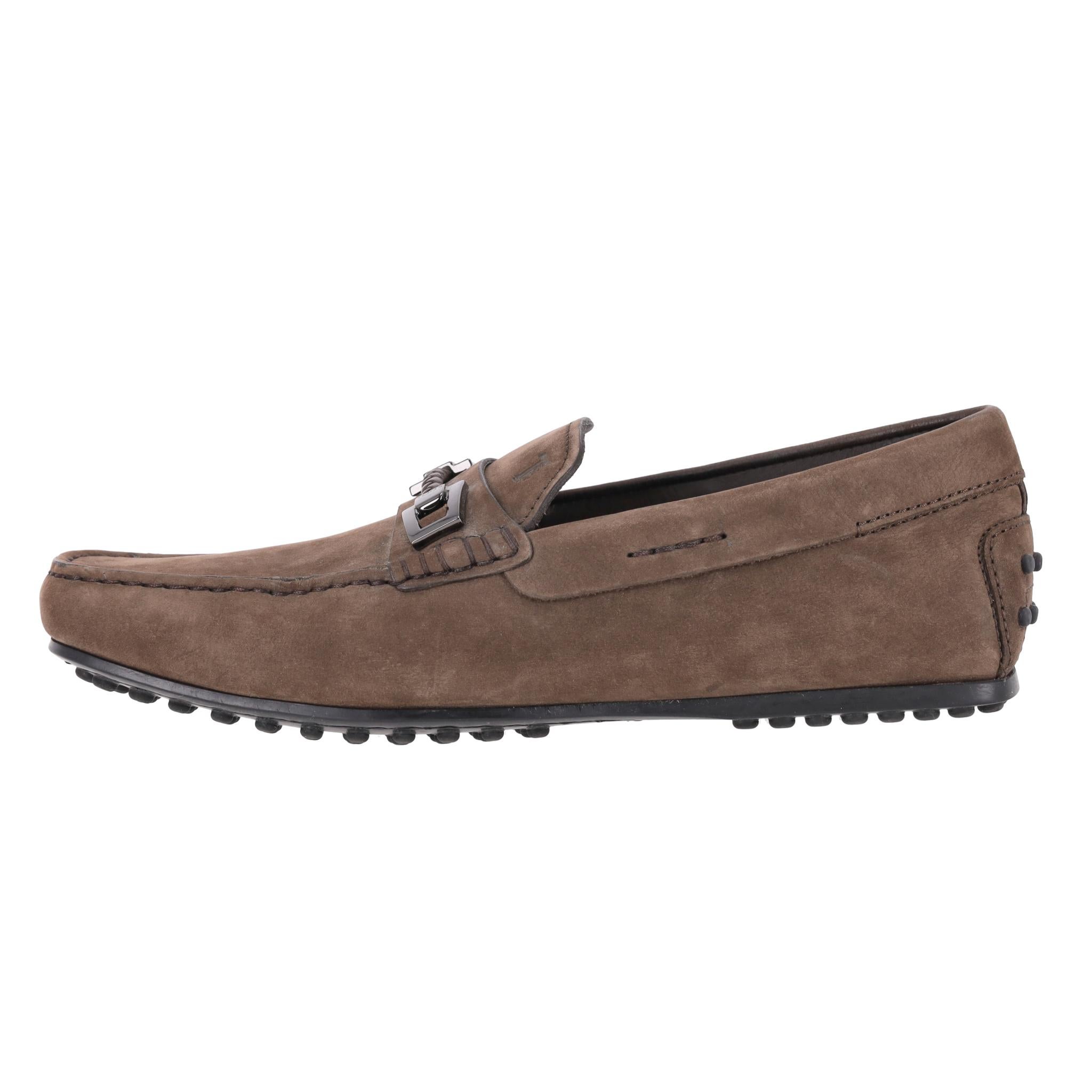 Tod's Leo Clamp City Gommino Nubuck Leather Loafers

Brown loafers crafted from nubuck leather with silver, branded buckle and braided leather detail.

Featuring clamp and rubber soles with iconic pebbles.

Rrp Approx. £640

Size – 6 UK - 39.5