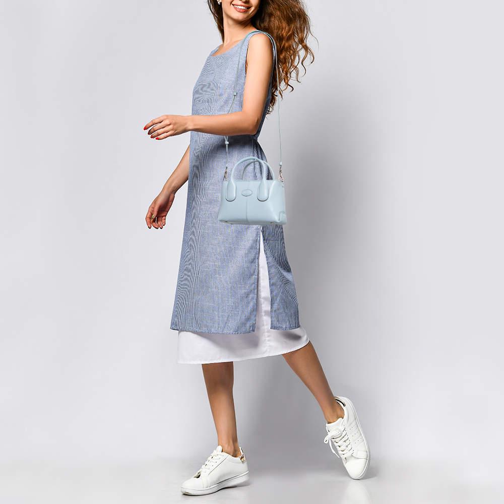 Functional and stylish this designer labels collections capture the effortless elegant finesse of the modern woman. Crafted from quality materials this chic bag is easy to carry and can fit in your daily essentials effortlessly.
