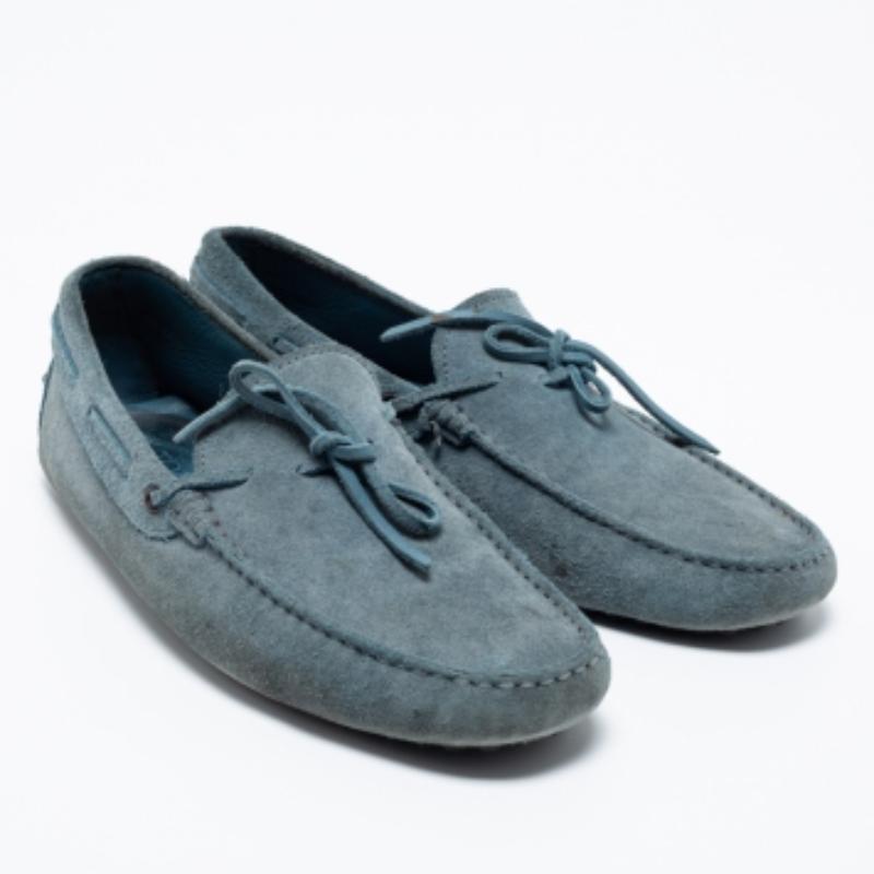 Mocassini con fiocco in pelle scamosciata blu chiaro di Tod's Taglia 41 In condizioni discrete in vendita a Dubai, Al Qouz 2