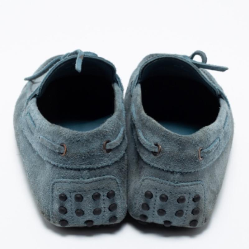 Mocassini con fiocco in pelle scamosciata blu chiaro di Tod's Taglia 41 in vendita 2