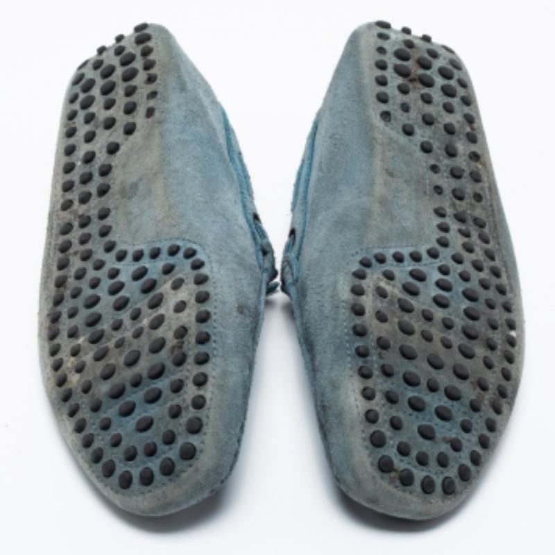 Mocassini con fiocco in pelle scamosciata blu chiaro di Tod's Taglia 41 in vendita 3