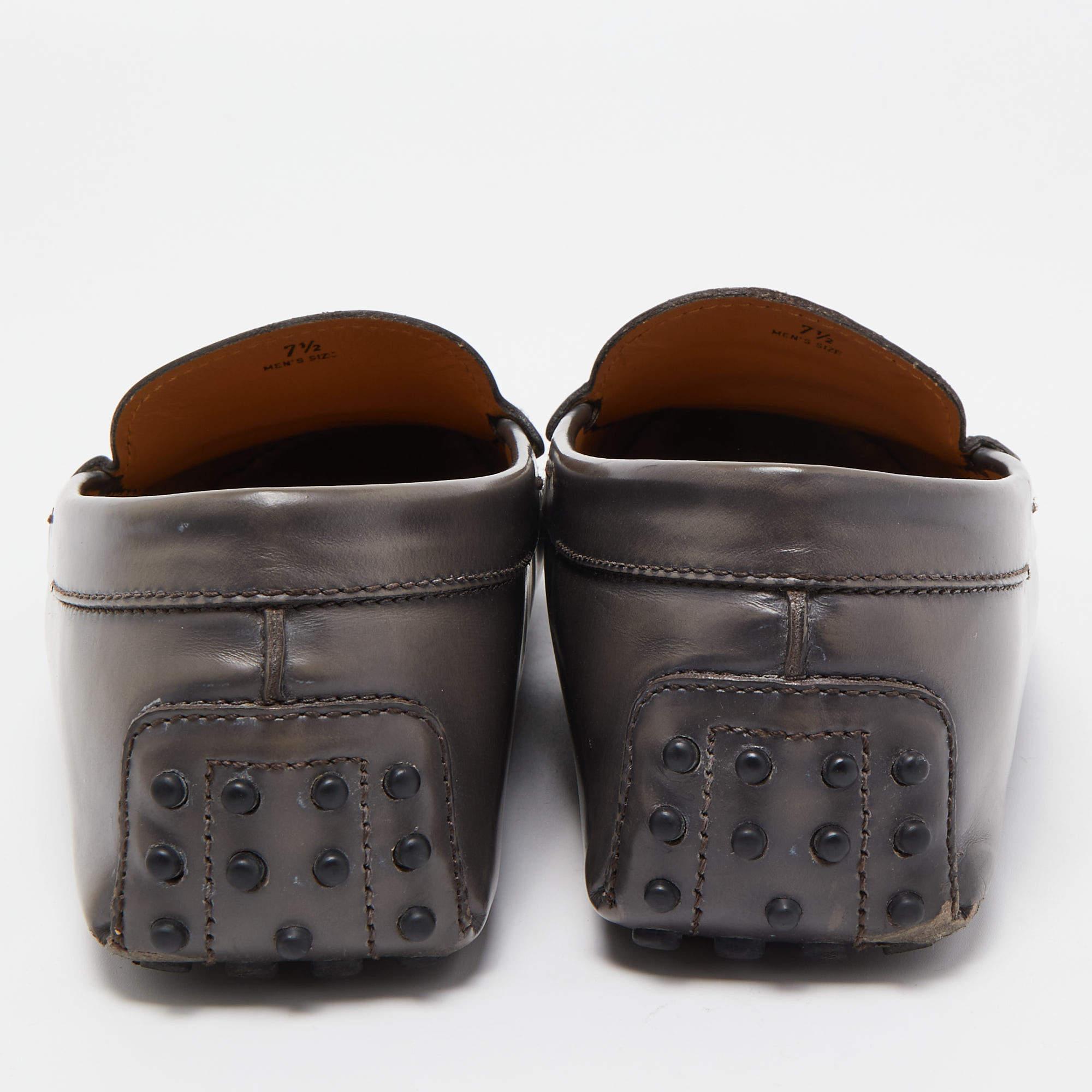 Men's Tod's Light Brown Leather Slip On Loafers Size 41.5 For Sale