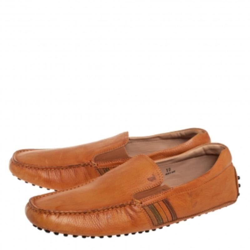 Stylish and super comfortable, this pair of loafers by Tod's will make a great addition to your shoe collection. They have been crafted from leather and styled with logo detail on the vamps. Leather insoles and rubber outsoles smartly complete the