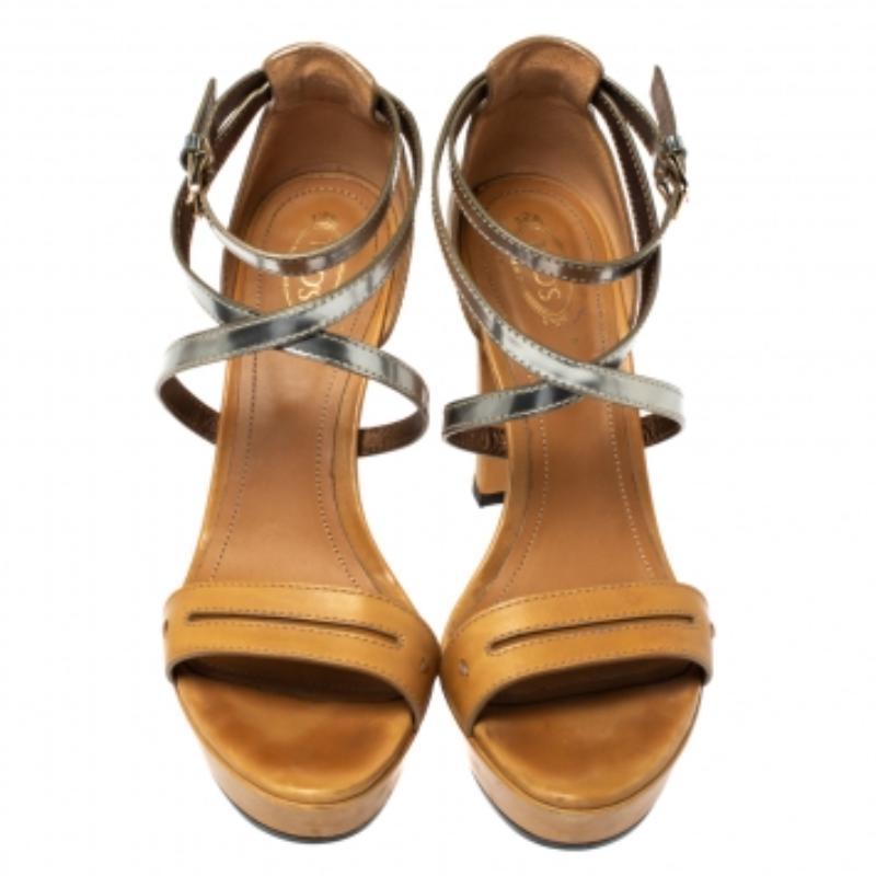 Tod's - Sandales à plateforme en cuir métallisé et marron clair - Taille 40 2