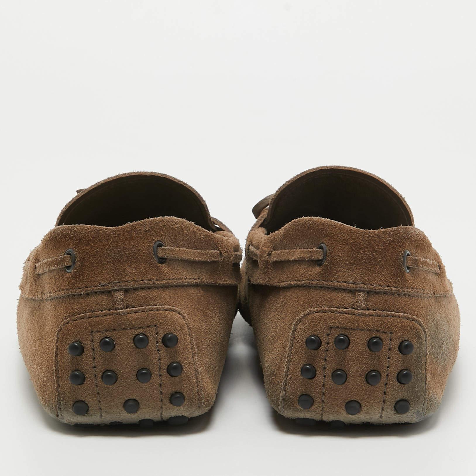 Tod's Mocassins avec nœud en daim marron clair Taille 44.5 Pour hommes en vente