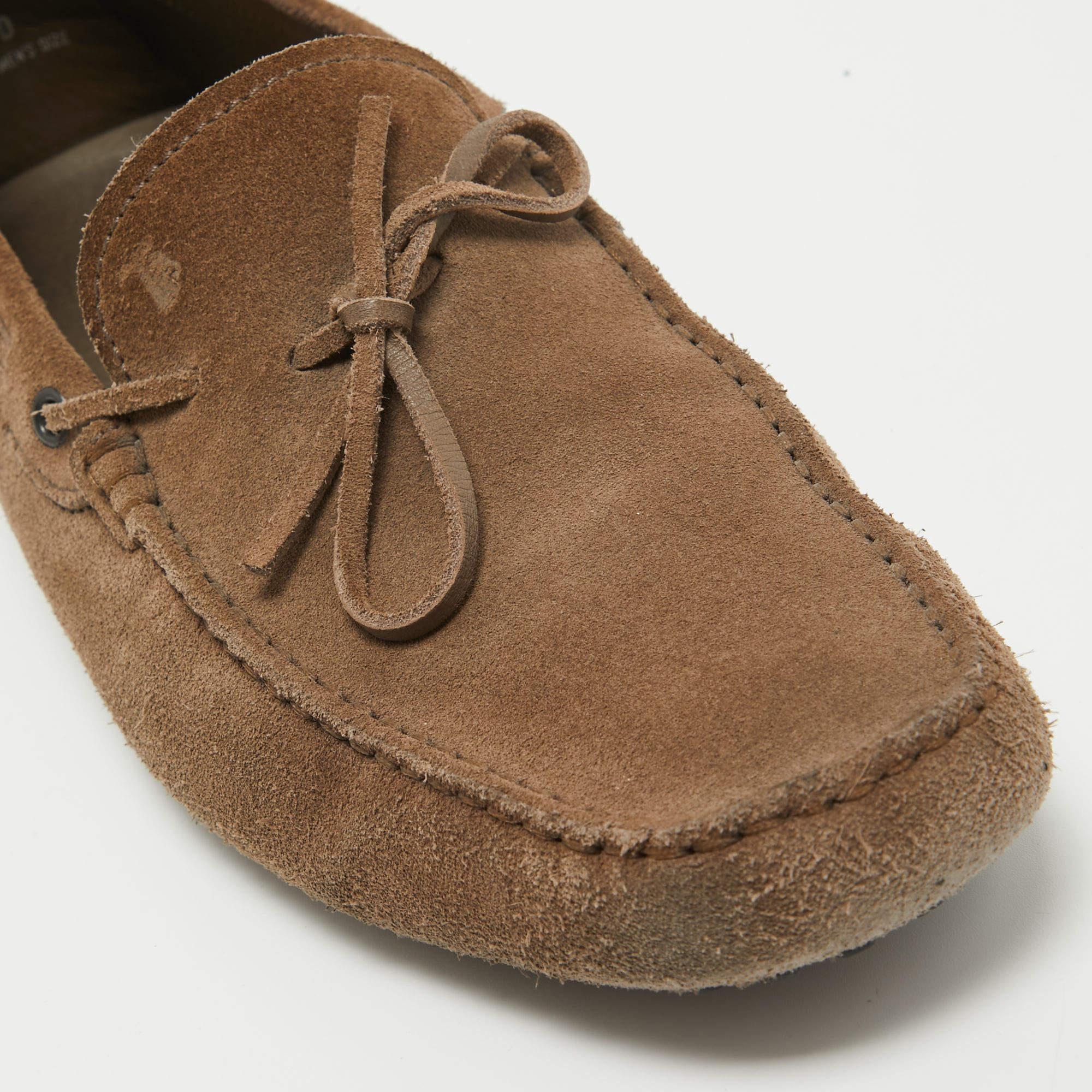 Tod's Mocassins avec nœud en daim marron clair Taille 44.5 en vente 2
