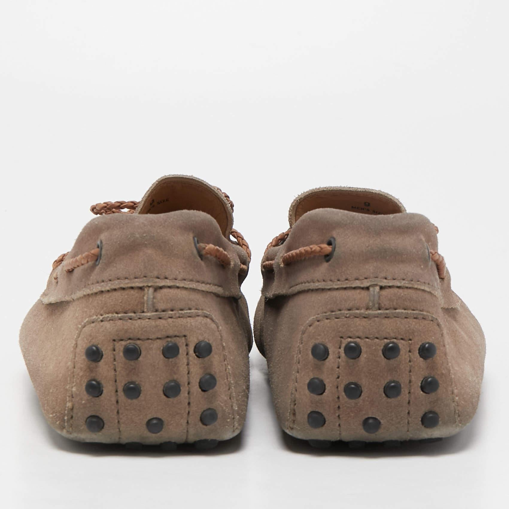 Tod's Light Brown Suede Bow Slip On Loafers Size 43 Pour hommes en vente