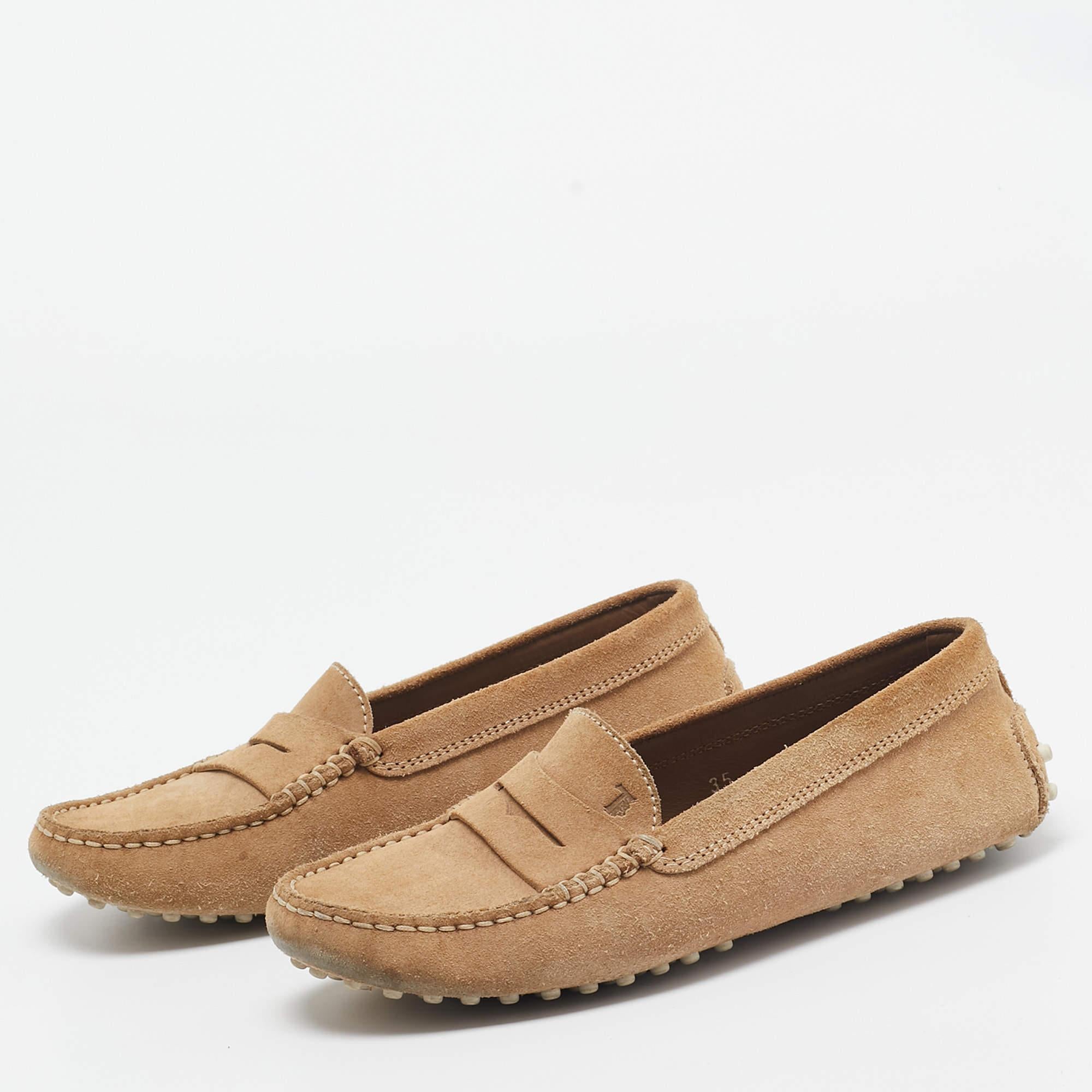 If you are on the lookout for a pair of stylish everyday shoes this Tods creation is the answer. Crafted from suede and designed into a lovely shape this pair brings a blend of luxury and comfort.