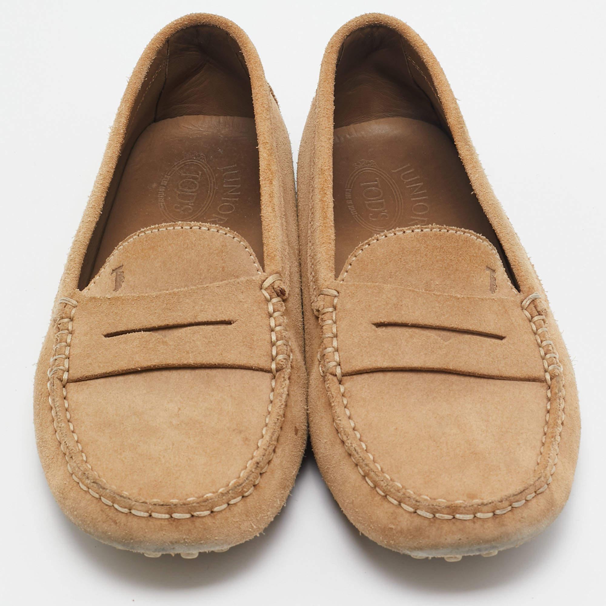 Tod's Light Brown Suede Penny Loafers Size 35 In Good Condition For Sale In Dubai, Al Qouz 2