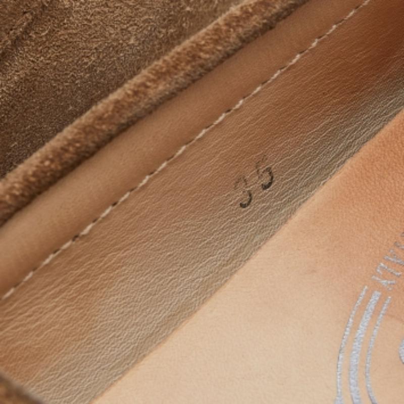 Tod's Light Brown Suede Slip On Loafers Size 35 en vente 5