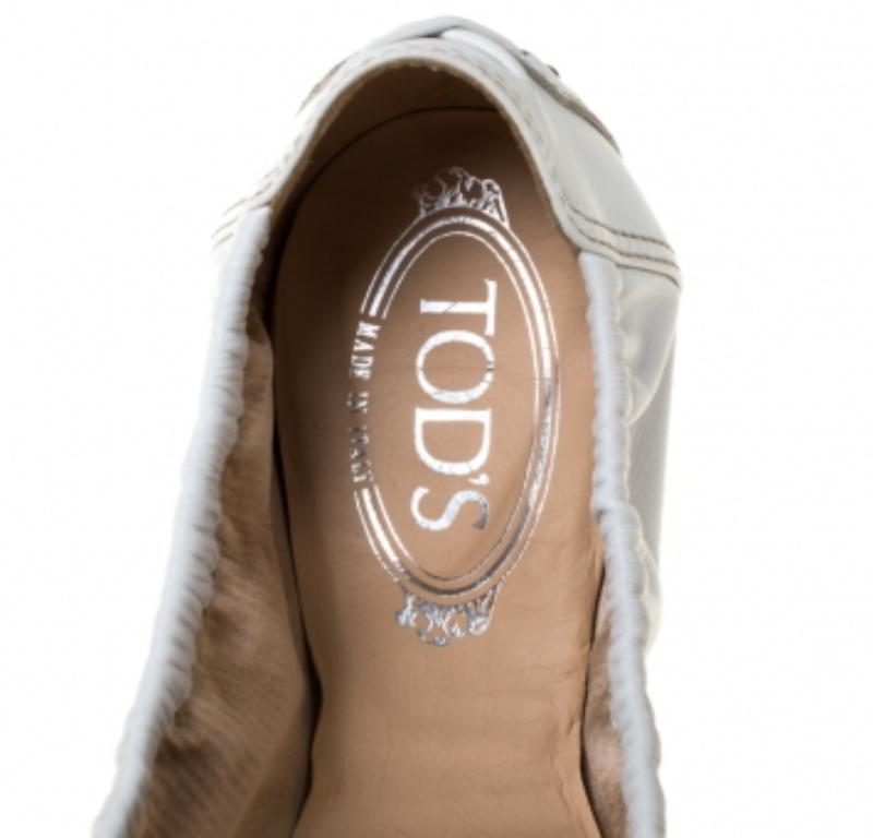 Ballerines en cuir gris clair avec boucle Taille 40.5 Pour femmes en vente
