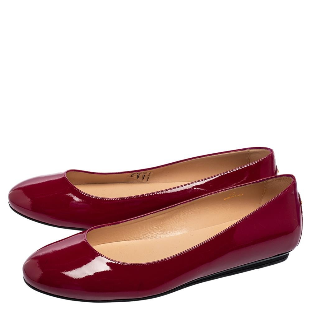 Tod's Magenta Patent Leather Round Toe Ballet Flats Size 40 In New Condition In Dubai, Al Qouz 2
