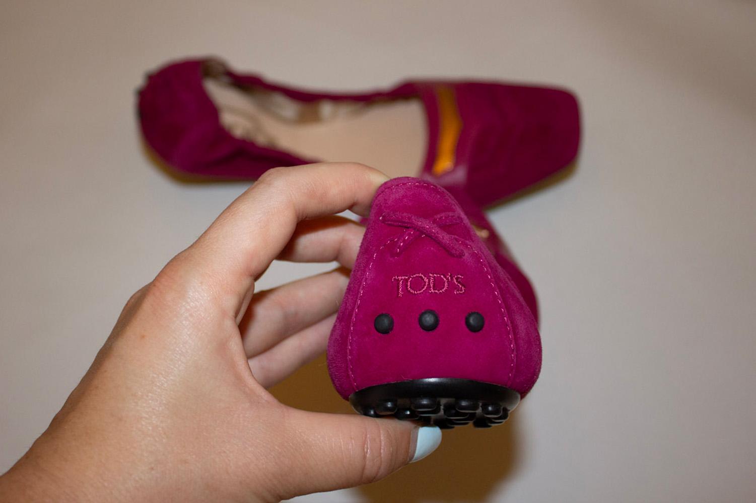 Tods Magenta Suede Folding Shoes In Good Condition For Sale In London, GB