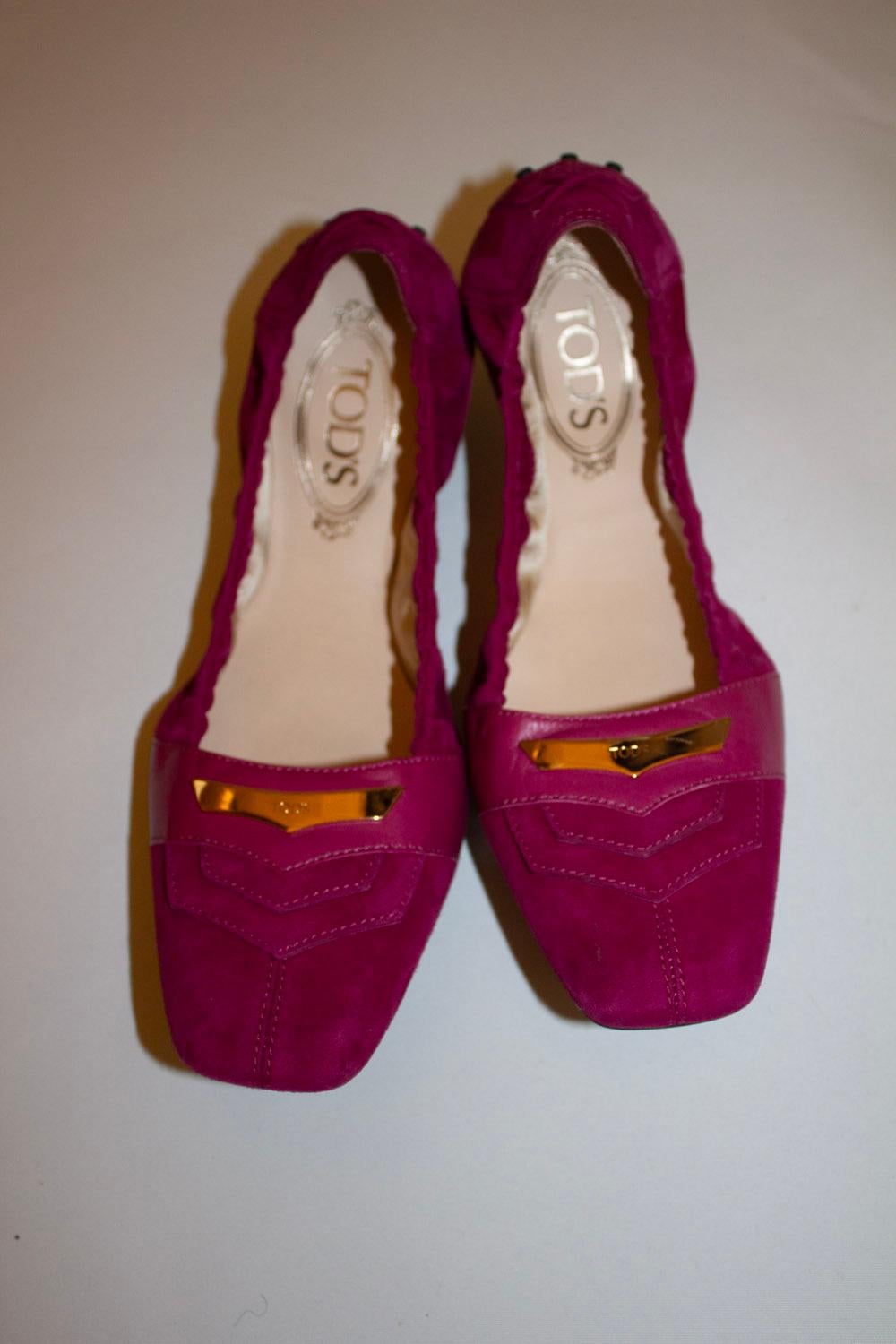 Women's or Men's Tods Magenta Suede Folding Shoes For Sale