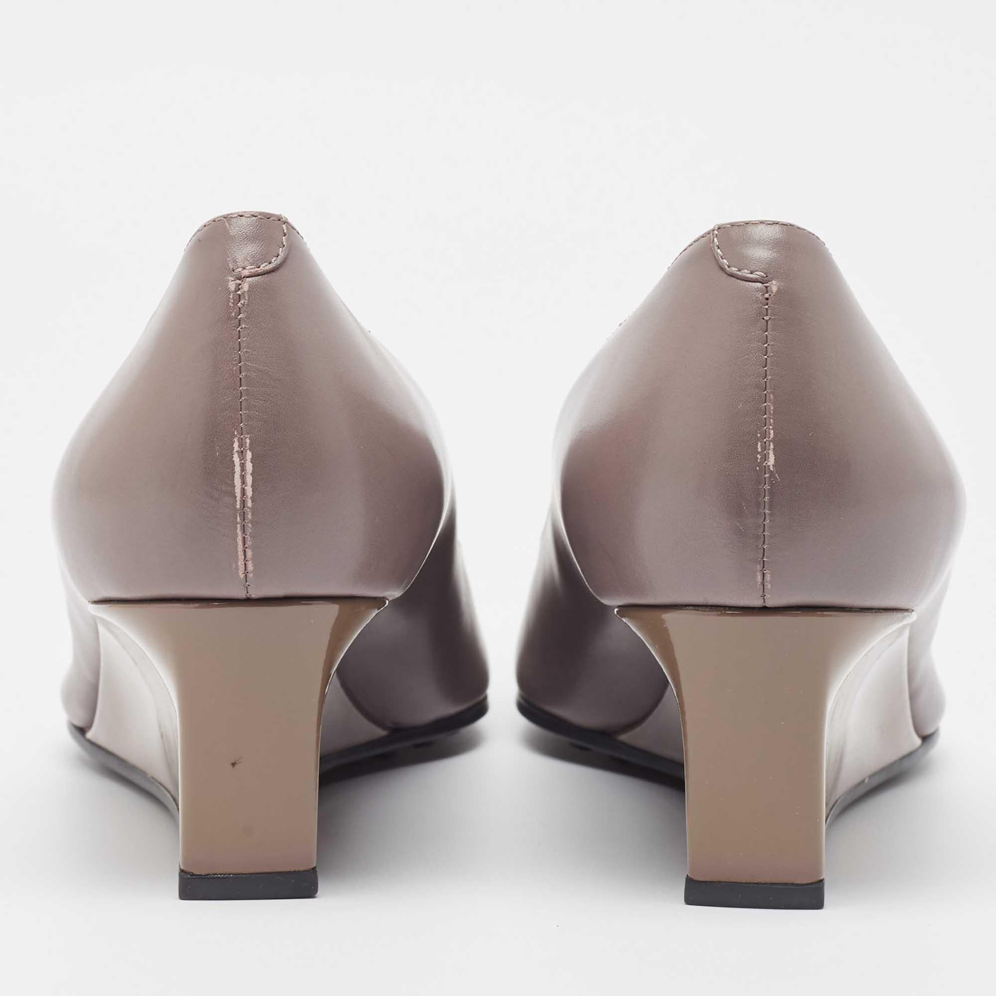 Women's Tod's Mauve Leather Wedge Pumps Size 40.5 For Sale