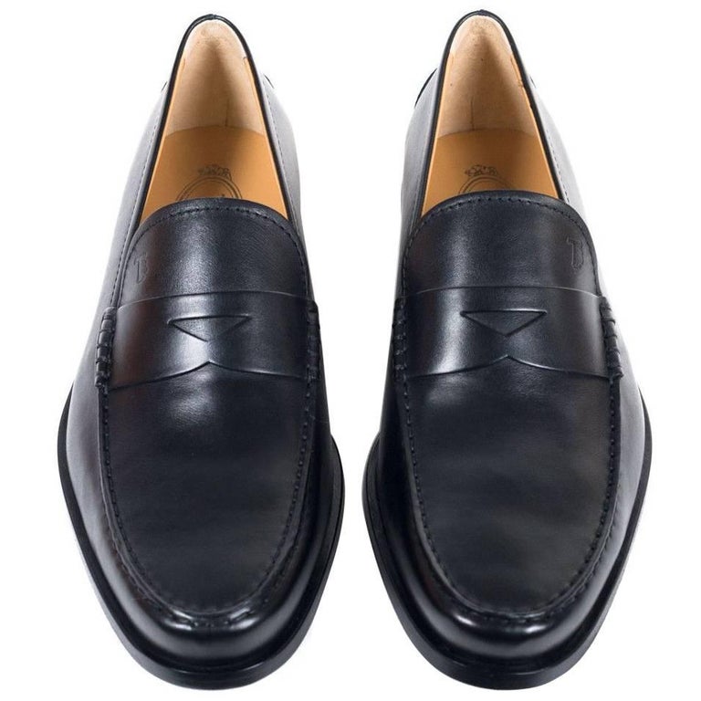 Tod&#39;s Men&#39;s Classic Black Leather Penny Loafers For Sale at 1stdibs