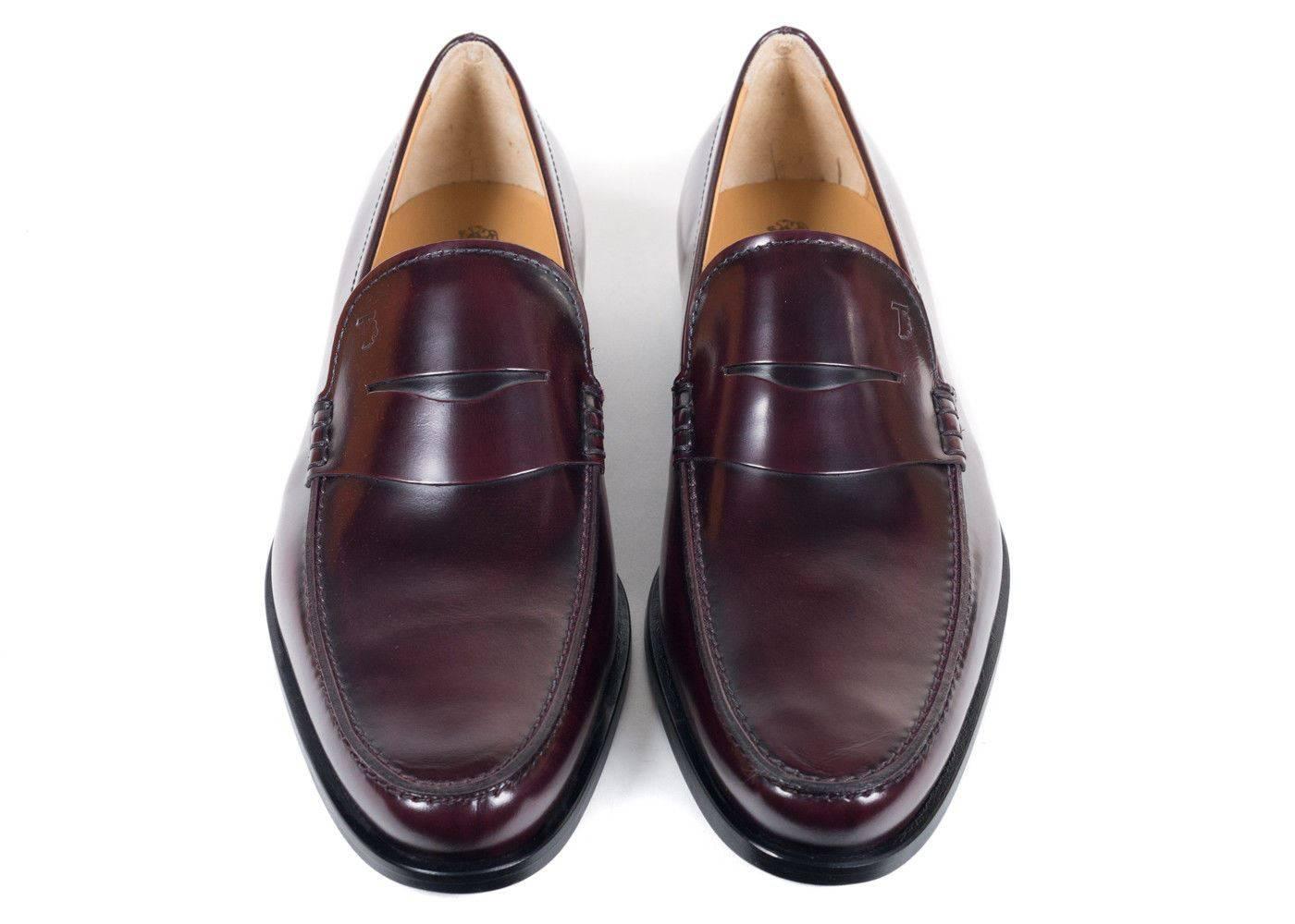 Tod's Men's Classic Burgundy Leather Penny Loafers In New Condition For Sale In Brooklyn, NY