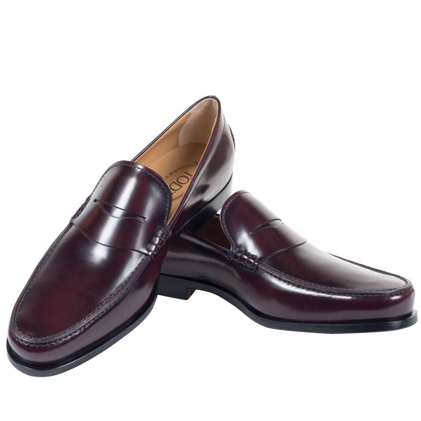 Tod's Men's Classic Burgundy Leather Penny Loafers For Sale