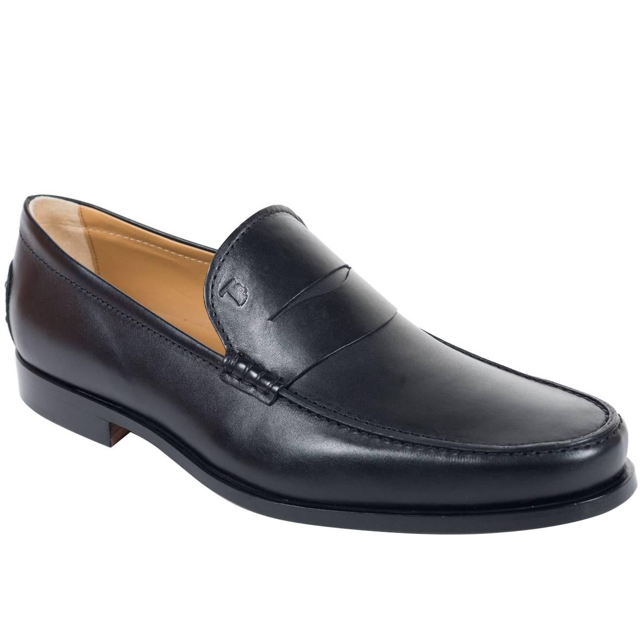 Tod's Men's Classic Matte Black Leather Penny Loafers For Sale