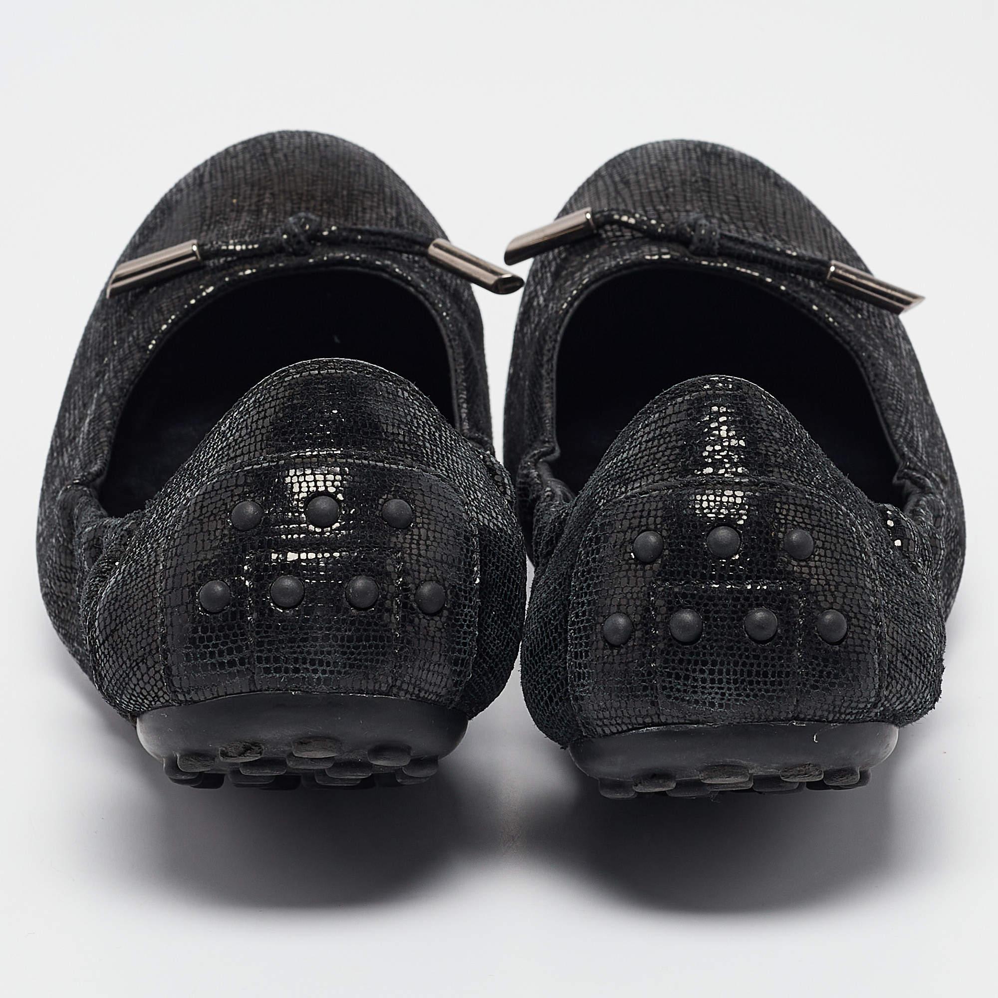 De las mujeres Bailarinas Tod's Metallic Black Textured Suede Scrunch Talla 37.5