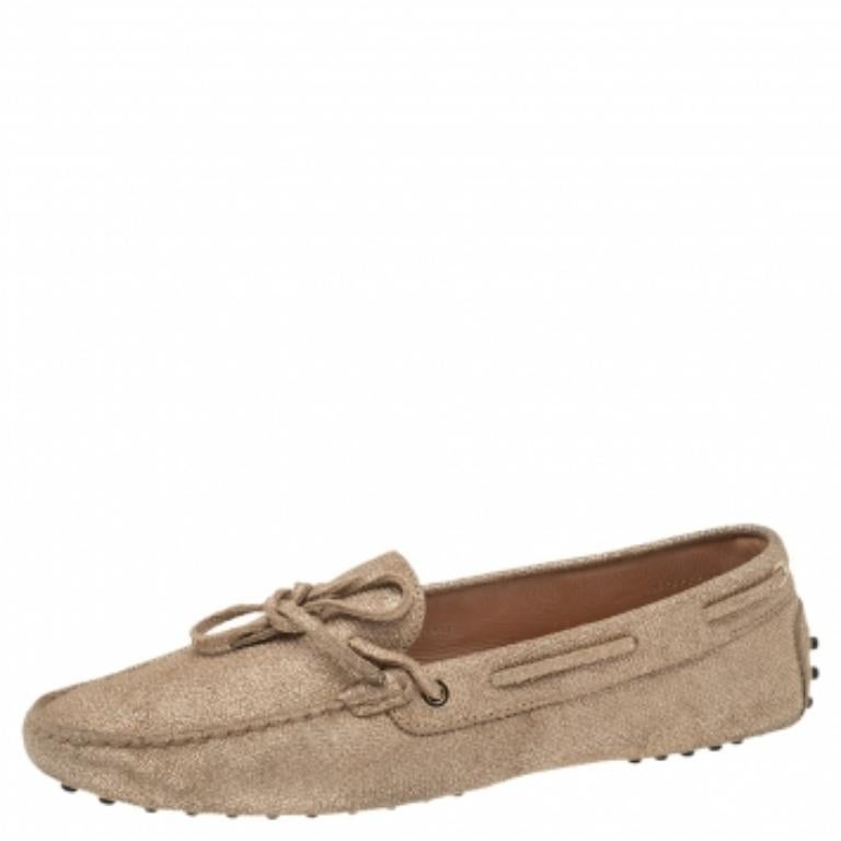 Mocassini con fiocco in tela oro metallizzato Tod's taglia 42 in vendita 3