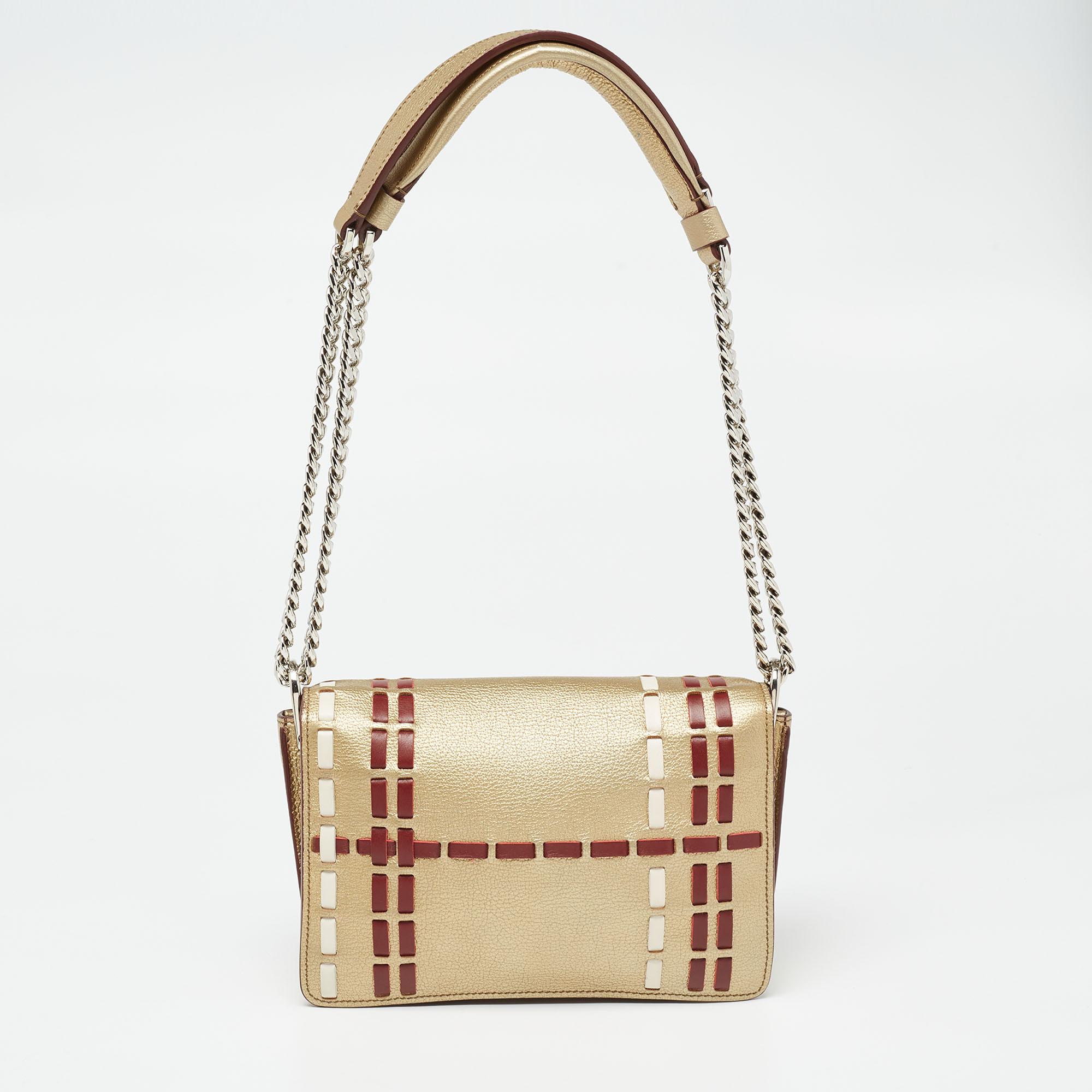 Tod's presents this finely-designed bag to take care of your everyday woes. Formed into a fashionable silhouette, the bag has luxe details like the Double T logo, a well-lined interior for your essentials, and a crossbody strap.

Includes: Original