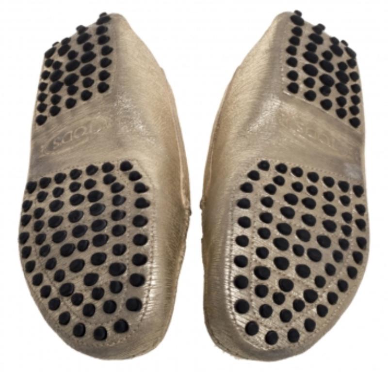 Tod's Metallic Gold Leather Penny Loafers Size 35.5 For Sale 2