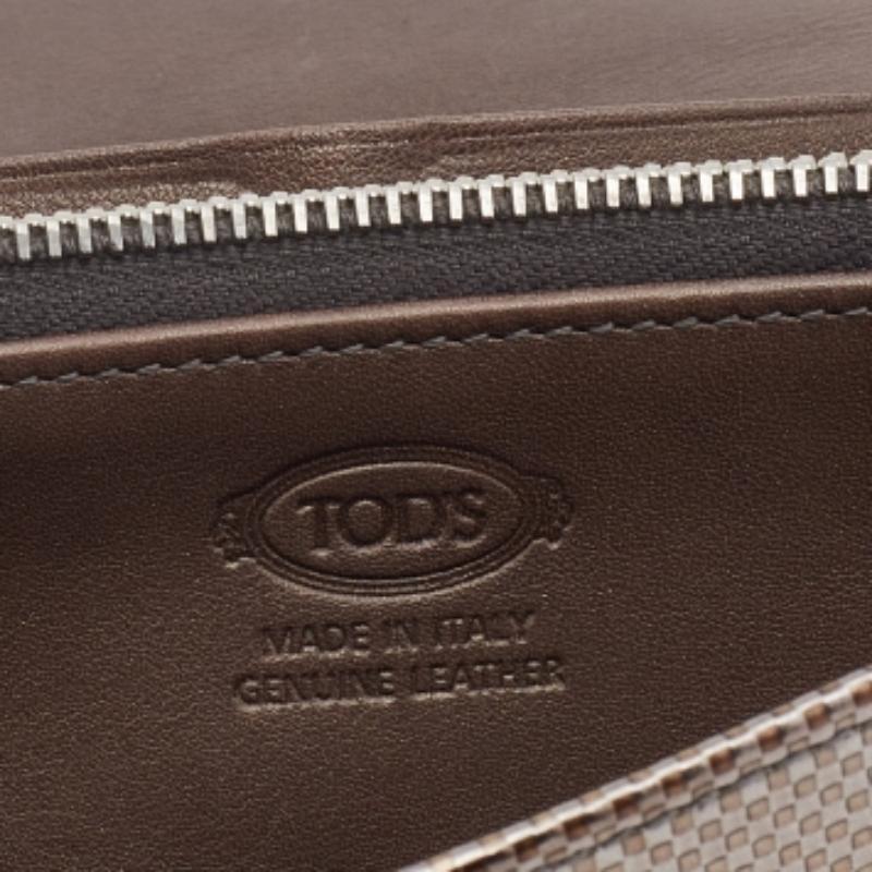 Tod's Metallic Gold Strukturiertes Leder Kontinental Brieftasche Damen im Angebot