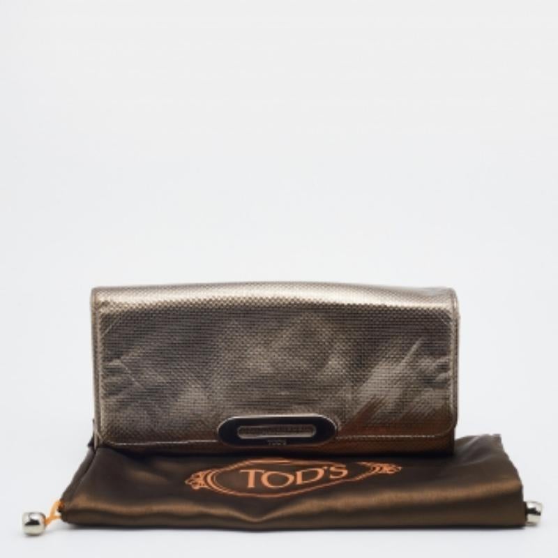 Tod's Metallic Gold Strukturiertes Leder Kontinental Brieftasche im Angebot 4