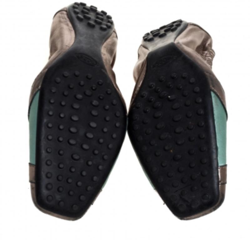 Gray Tod's Metallic/Green Leather Scrunch Ballet Flats Size 38.5 For Sale