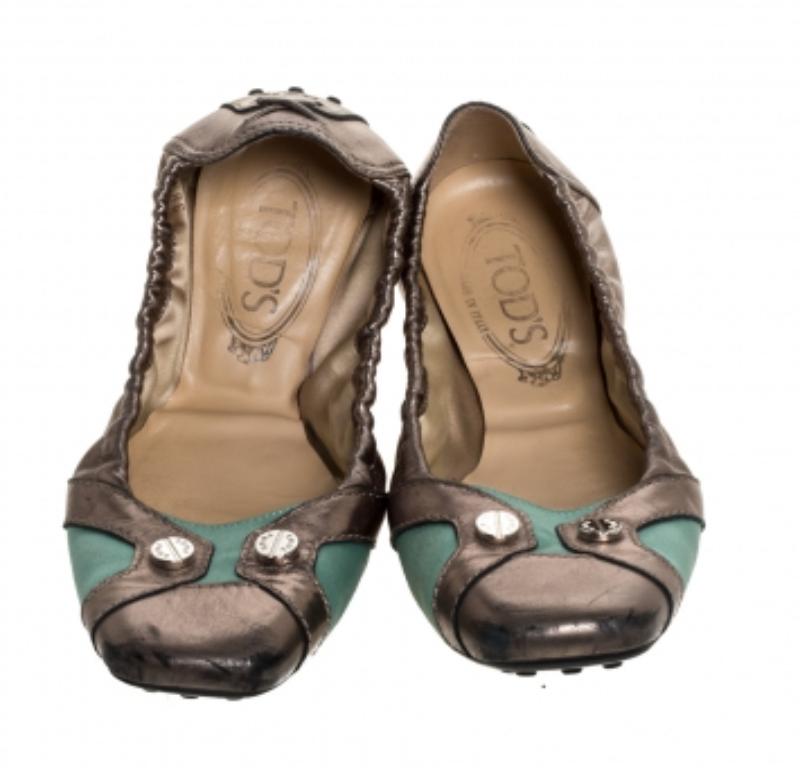 Tod's Metallic/Green Leather Scrunch Ballet Flats Size 38.5 In Fair Condition For Sale In Dubai, Al Qouz 2