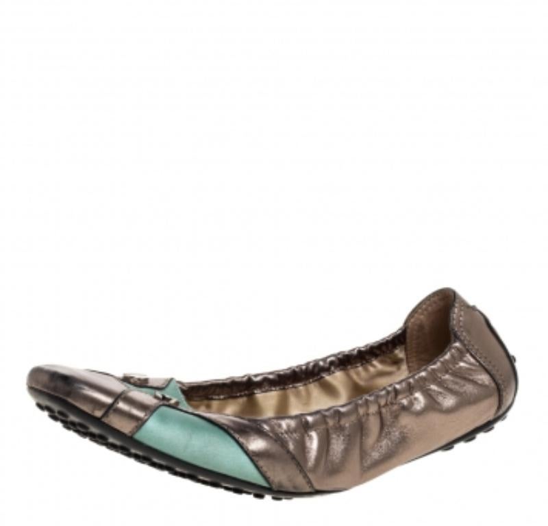 Women's Tod's Metallic/Green Leather Scrunch Ballet Flats Size 38.5 For Sale