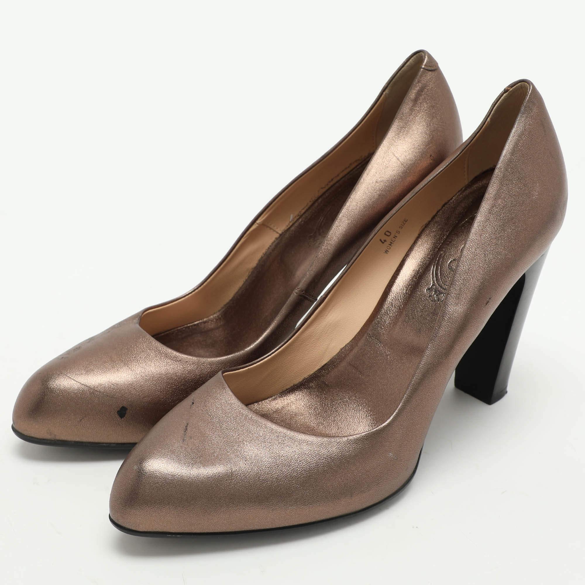 Exuding femininity and elegance  these pumps feature a chic silhouette with an attractive design. You can wear these pumps for a stylish look.