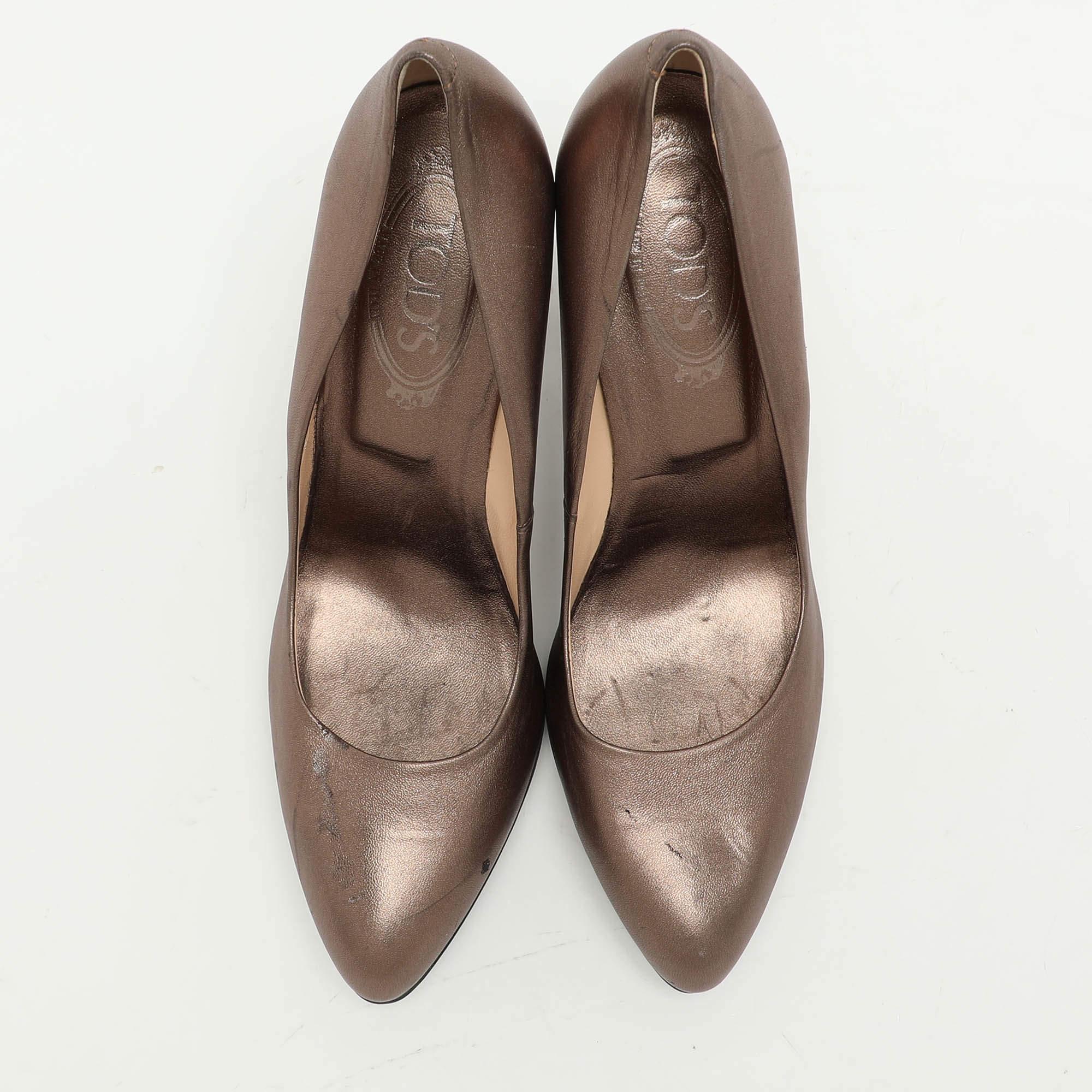 Gray Tod's Metallic Leather Block Heel Pumps Size 40 For Sale