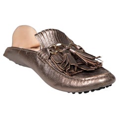 Tod's Mules de borla con cadena de piel metalizada Talla IT 39.5