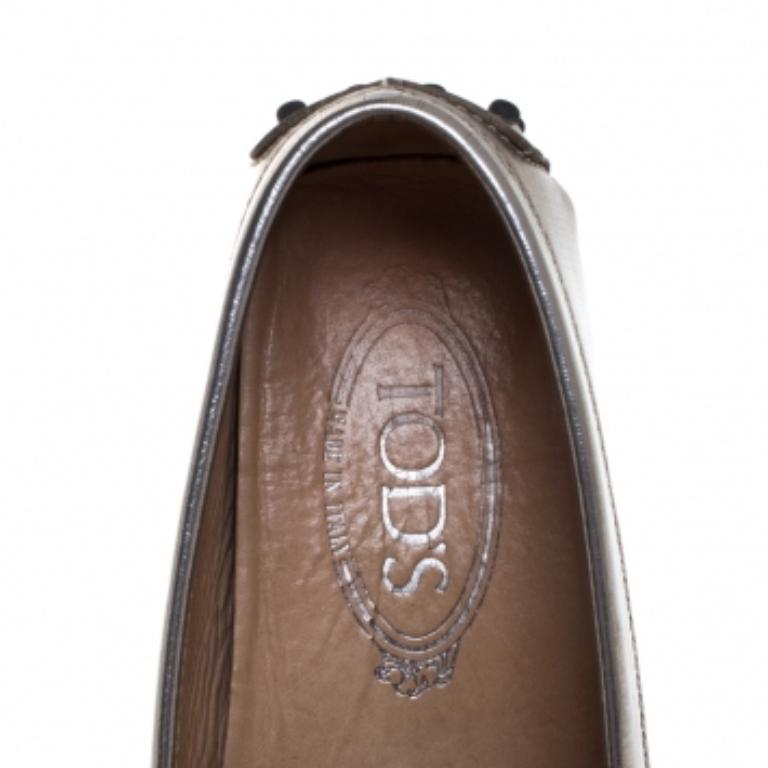 Donna Tod's Metallic Leather Penny Loafers Size 36.5 in vendita