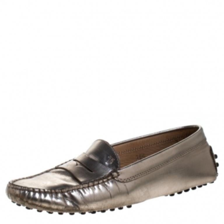Tod's Metallic Leather Penny Loafers Size 36.5 in vendita 1