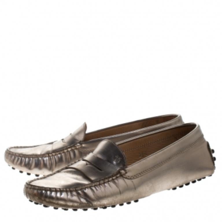 Tod's Metallic Leather Penny Loafers Size 36.5 in vendita 2