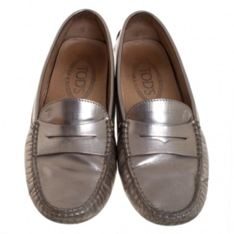Tod's Metallic Leather Penny Loafers Size 36.5 in vendita 4
