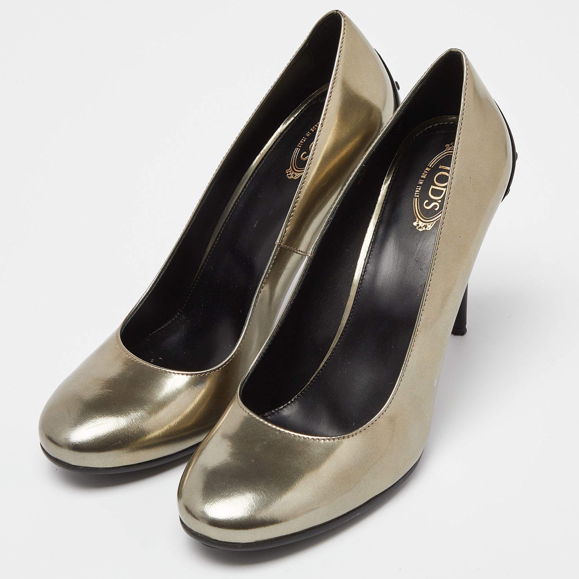 Make a chic style statement with these designer pumps. They showcase sturdy heels and durable soles perfect for your fashionable outings