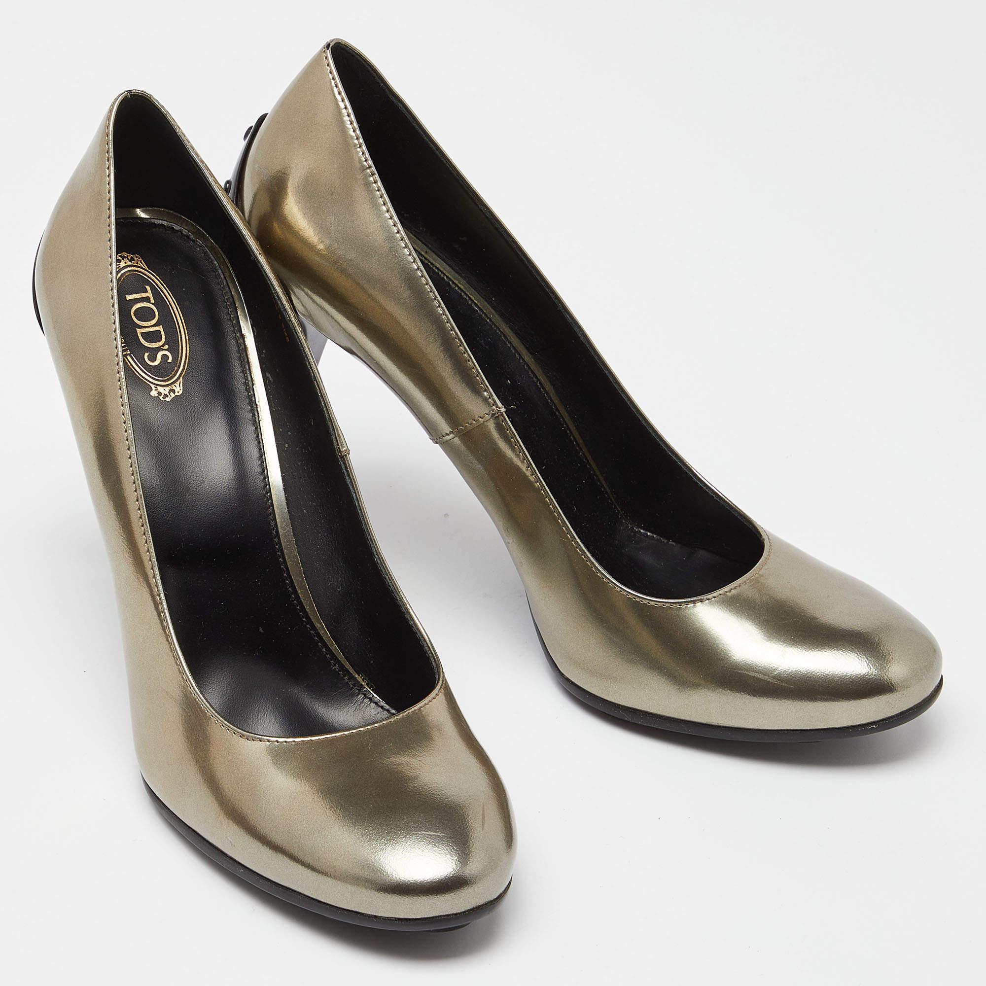 Tod's Metallic Leather Round Toe Pumps Size 40 In Good Condition For Sale In Dubai, Al Qouz 2