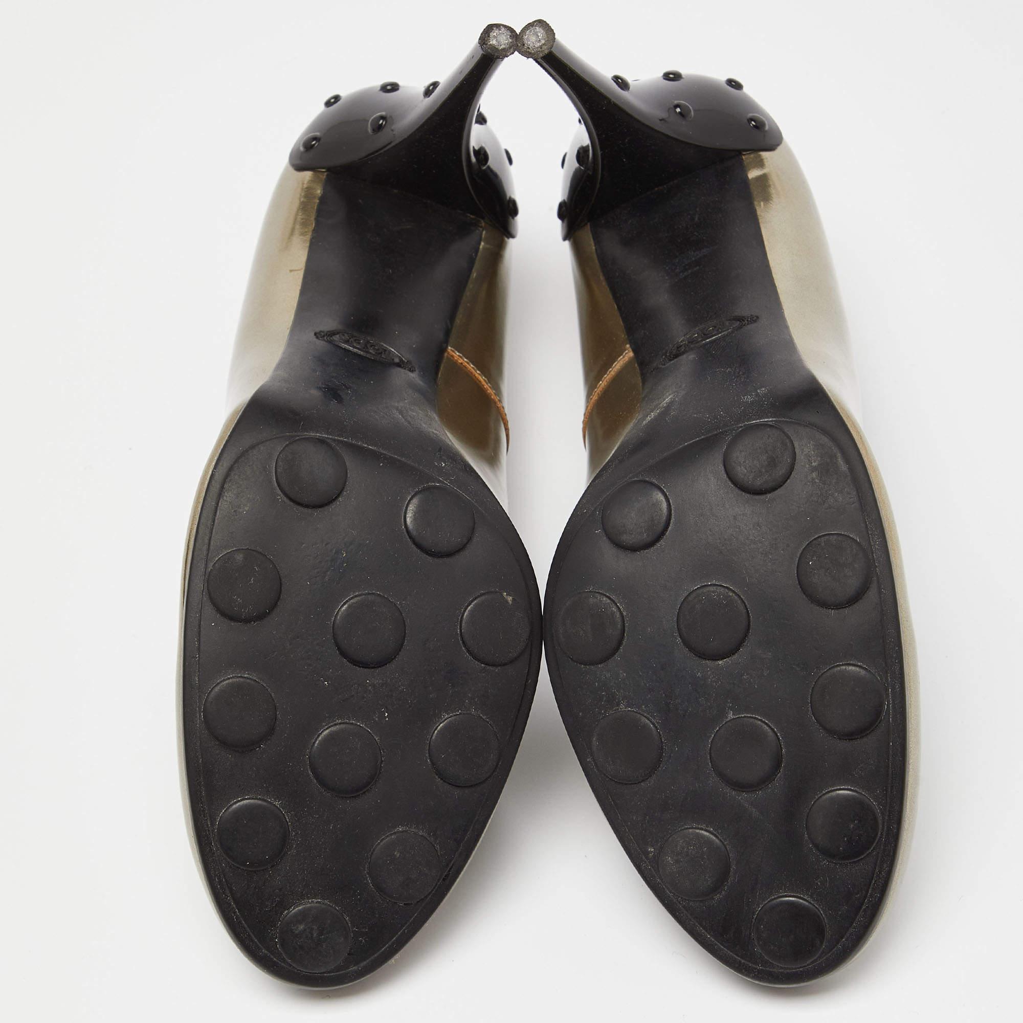 Tod's Metallic Leather Round Toe Pumps Size 40 For Sale 1
