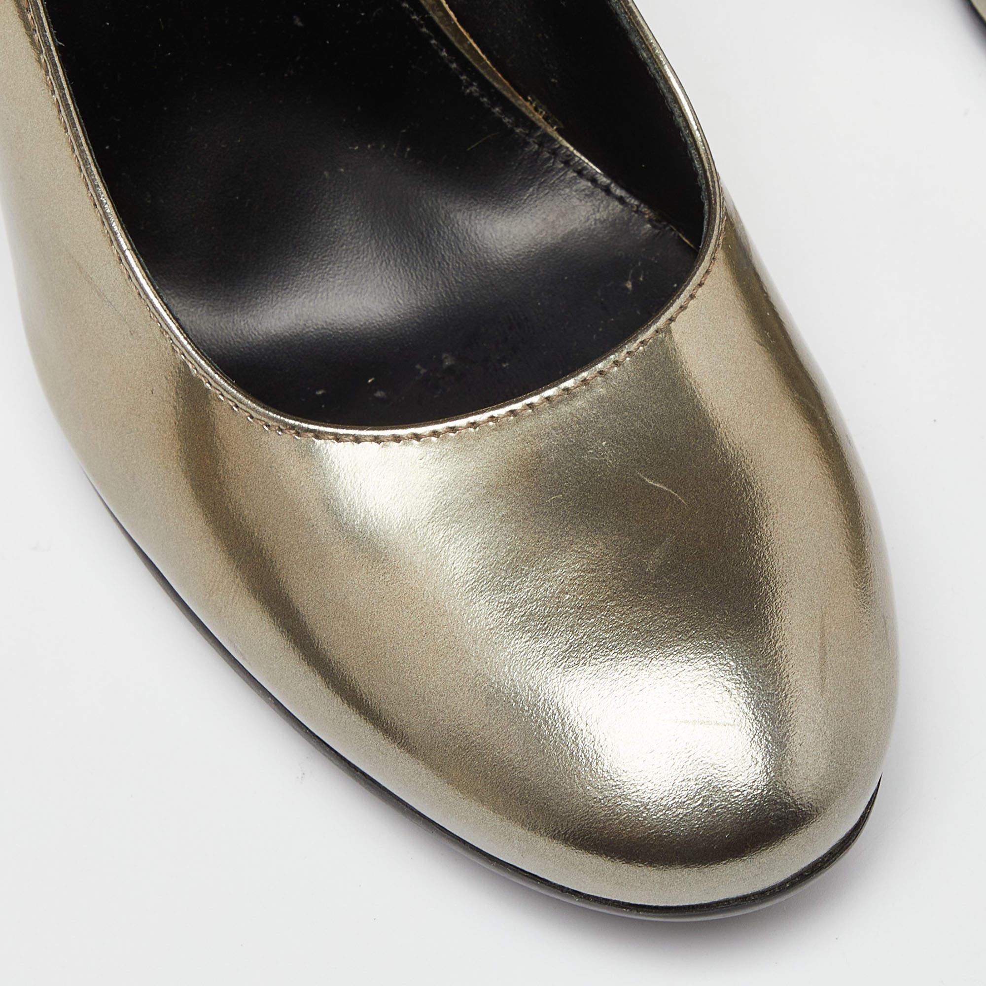 Tod's Metallic Leather Round Toe Pumps Size 40 For Sale 2