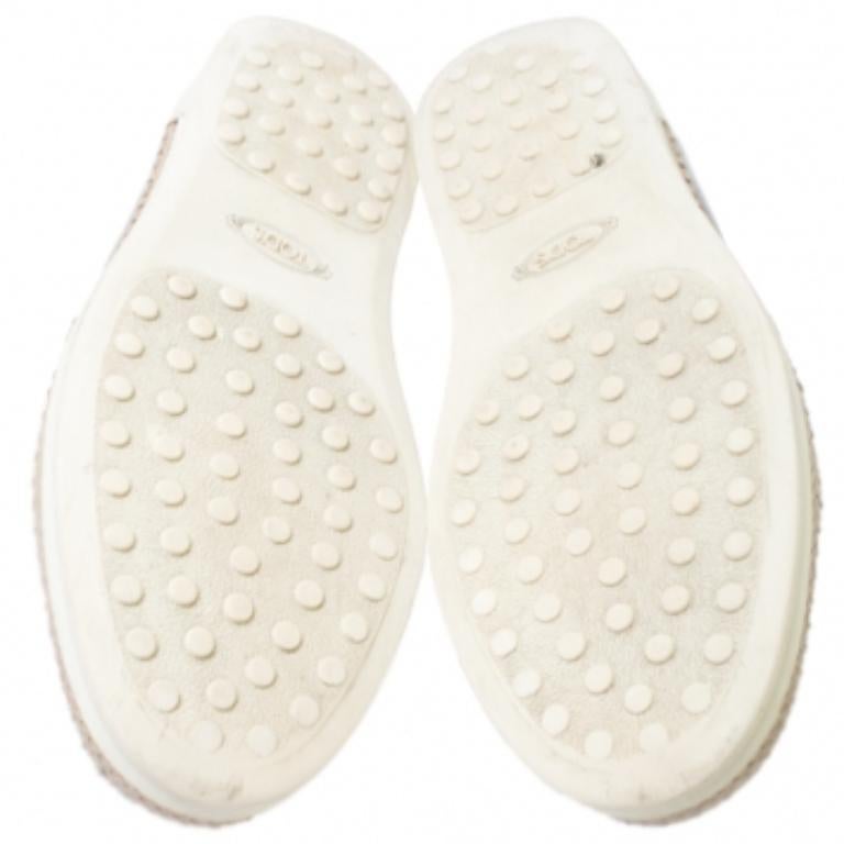 Tod's Metallic Roségold Lackleder Slip On Espadrilles Turnschuhe Größe 37,5 im Zustand „Relativ gut“ im Angebot in Dubai, Al Qouz 2
