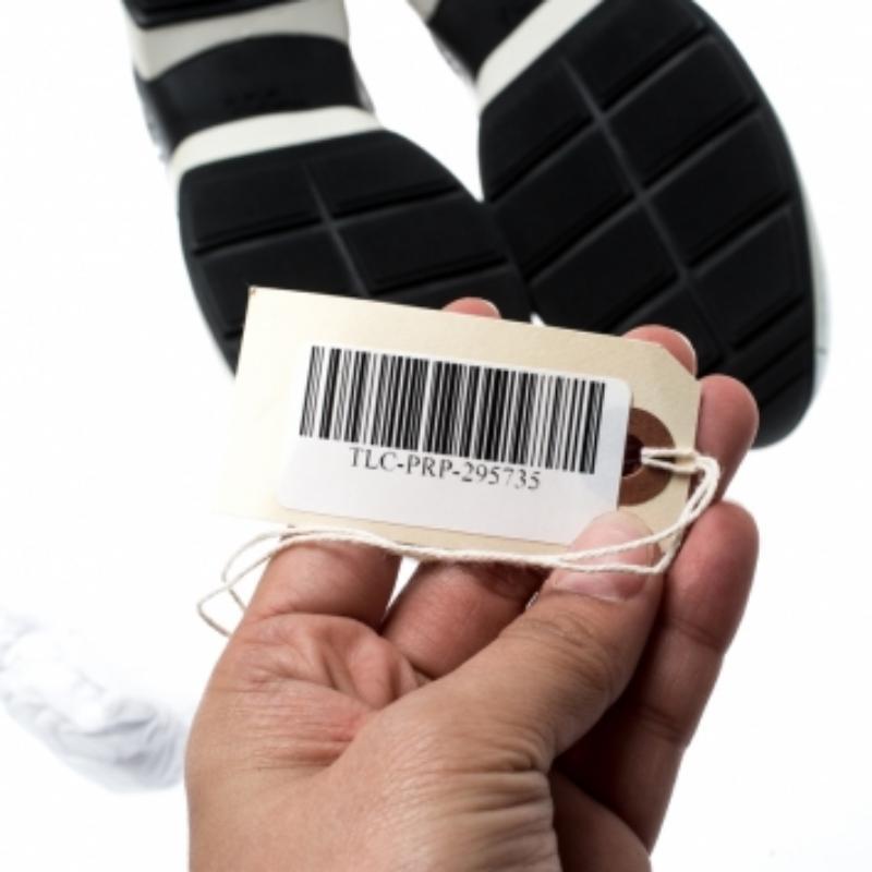 Vous vous sentirez bien dans votre tenue décontractée à chaque fois que vous porterez ces baskets de Tod's. Elles sont faites de paillettes et de cuir et brillent de mille feux. Les baskets sont dotées de bouts ronds, d'empeignes à lacets et de