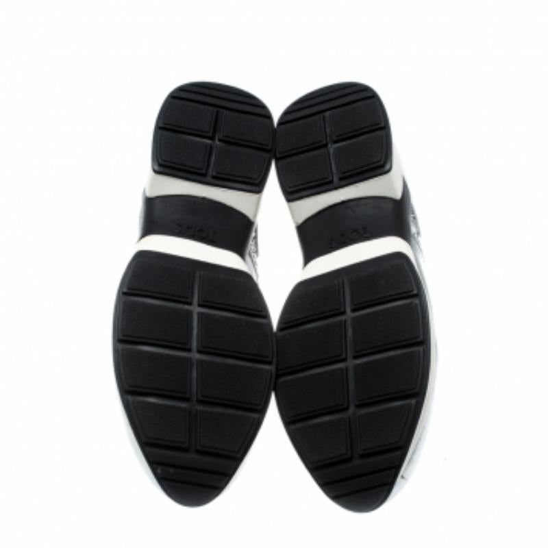 Argent Tod's Baskets Sportivo à lacets en cuir et paillettes argentées métalliques taille 36 en vente