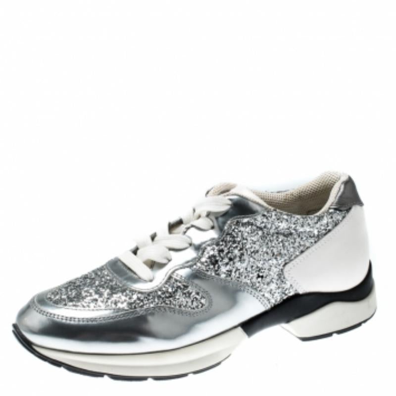 Tod's Baskets Sportivo à lacets en cuir et paillettes argentées métalliques taille 36 en vente 2